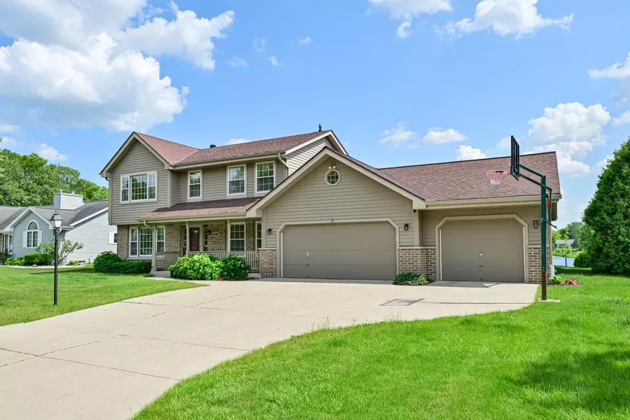 8521 W Lake Pointe DRIVE, Franklin, WI 53132
