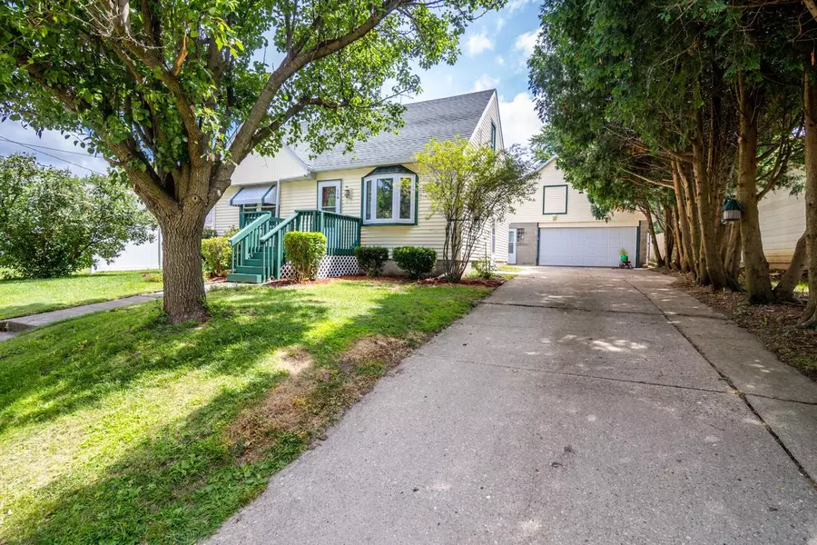 116 N College AVENUE, Fox Lake, WI 53933