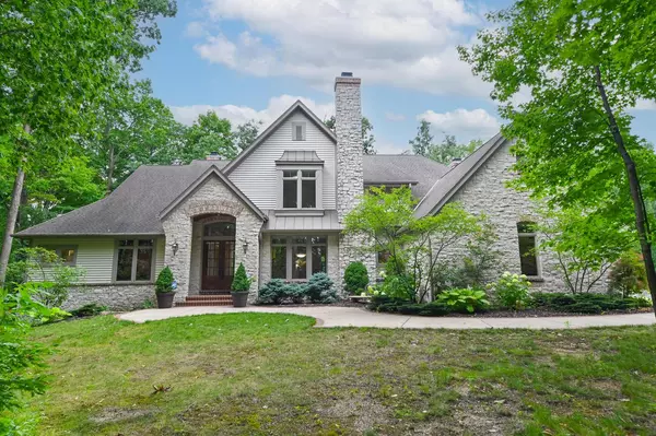 1175 Woodland AVENUE, Elm Grove, WI 53122