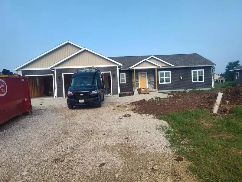 748 S Country LANE, Fond Du Lac, WI 54935