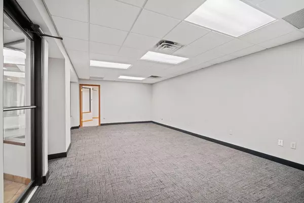 West Bend, WI 53095,139 N Main STREET #102