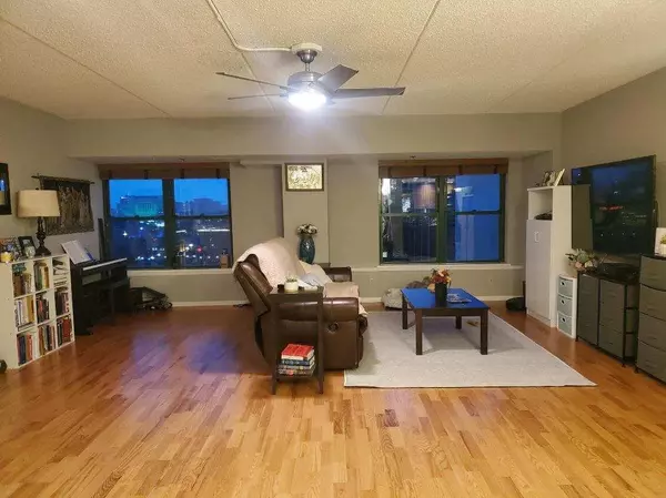 Milwaukee, WI 53202,270 E Highland AVENUE #1244