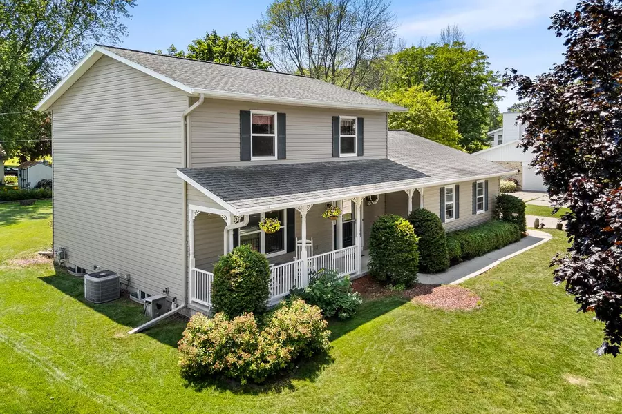 3409 Barkwood LANE, Manitowoc, WI 54220