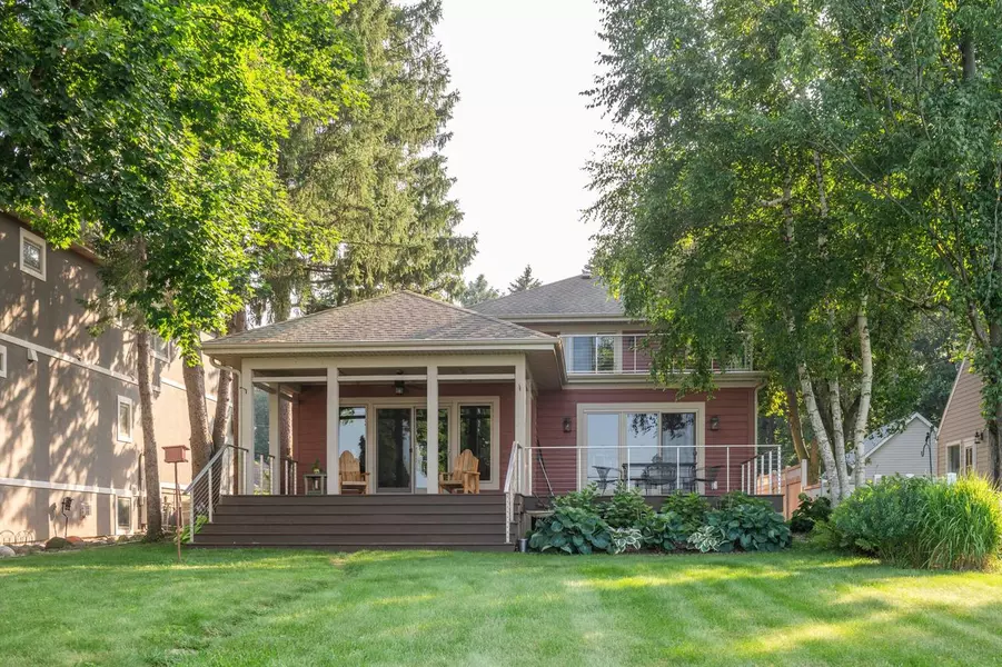 W352N6080 Bauers LANE, Oconomowoc, WI 53066