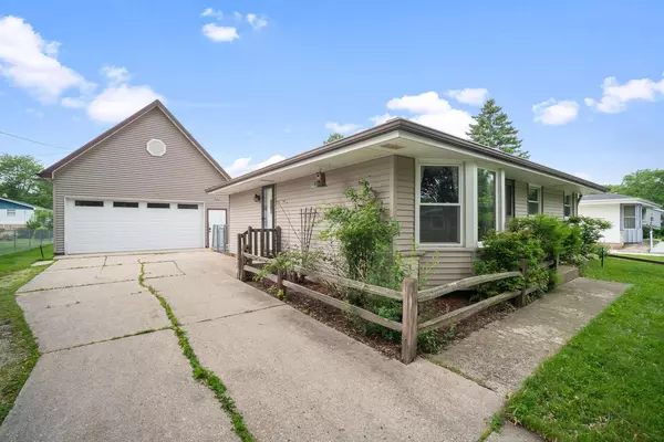 5863 S Madeline AVENUE, Milwaukee, WI 53221
