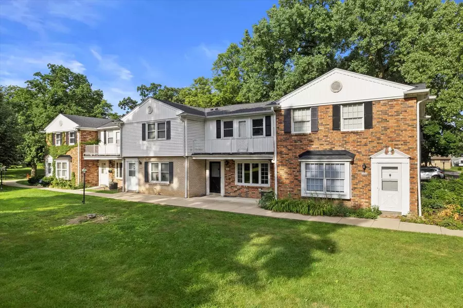 5062 W Colonial COURT, Greenfield, WI 53220