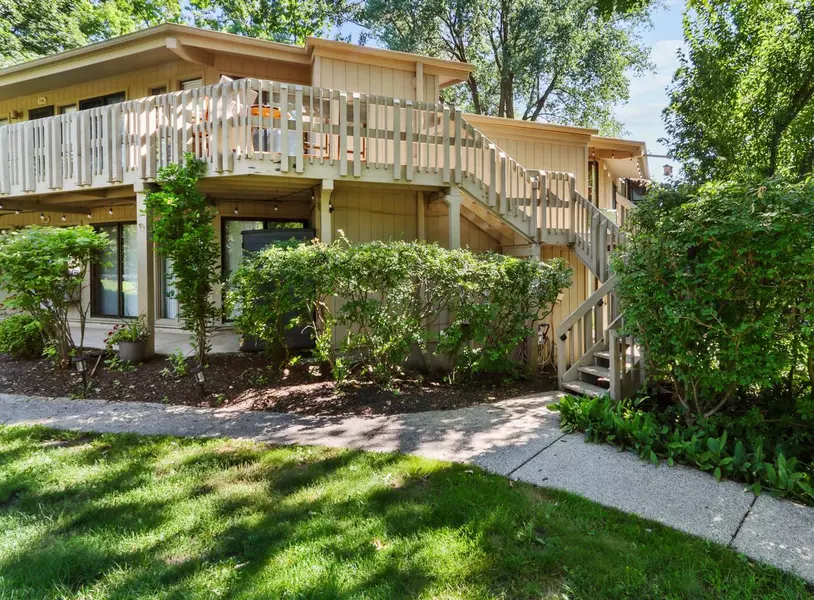 710 Country Club DRIVE #H, Fontana, WI 53125