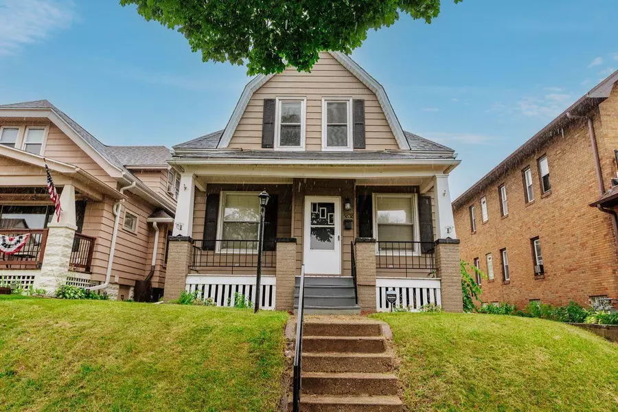 5838 W Scott STREET, West Allis, WI 53214