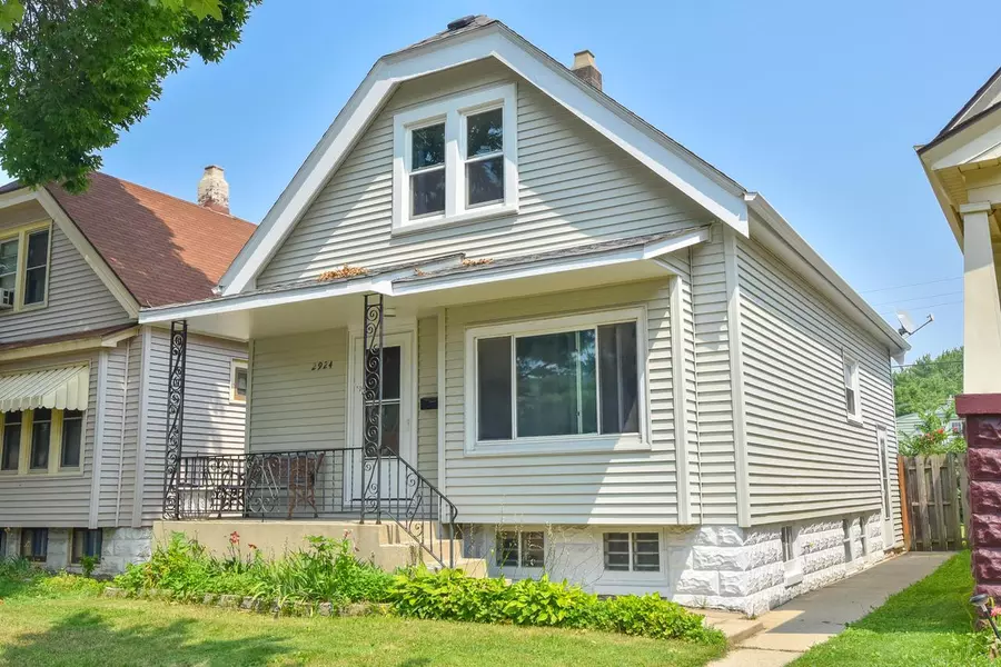 2924 S 8th STREET, Milwaukee, WI 53215