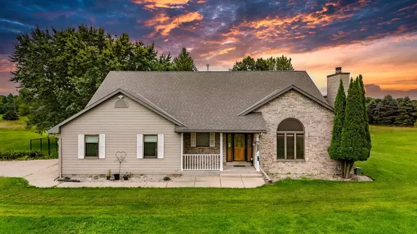 Hartford, WI 53027,306 Castle Cove WAY