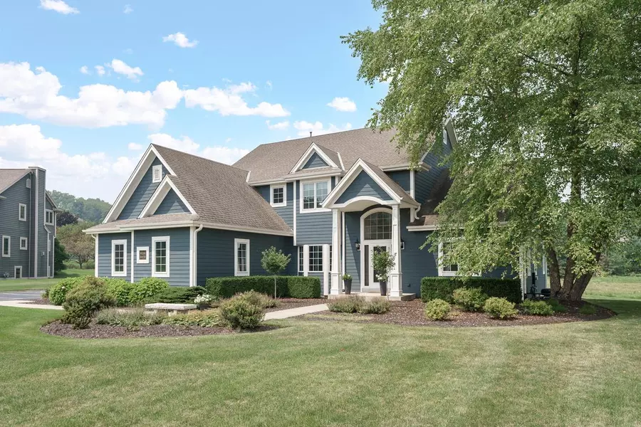 W289N4159 Farm Valley COURT, Pewaukee, WI 53072