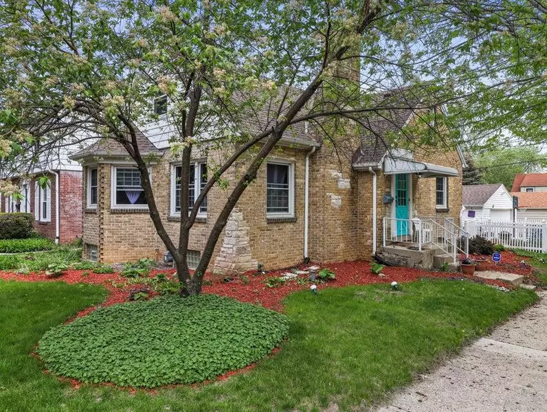 5828 W Hayes AVENUE, West Allis, WI 53219