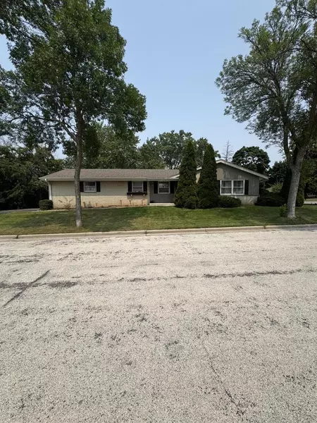 9404 W Hope AVENUE, Wauwatosa, WI 53222
