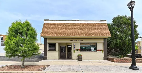 1002 Milwaukee AVENUE, South Milwaukee, WI 53172