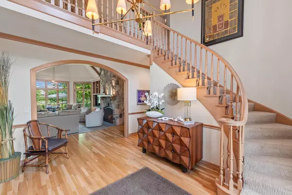 Mequon, WI 53092,4012 W Canterbury COURT