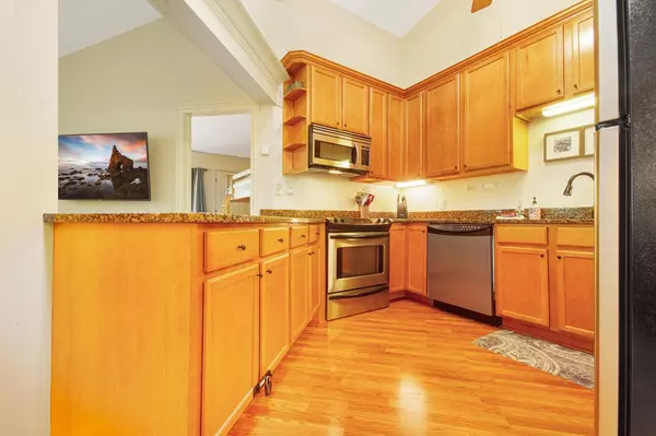 Fontana, WI 53125,403 Deerpath W #F