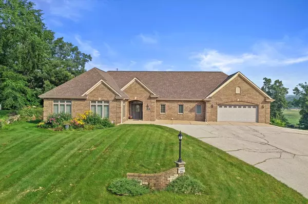 S94W23620 Kunzendorf COURT, Big Bend, WI 53103