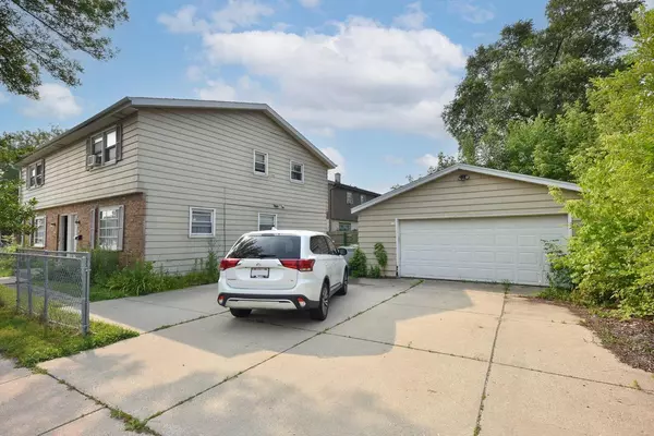 Milwaukee, WI 53225,8907 W Mill ROAD #8909