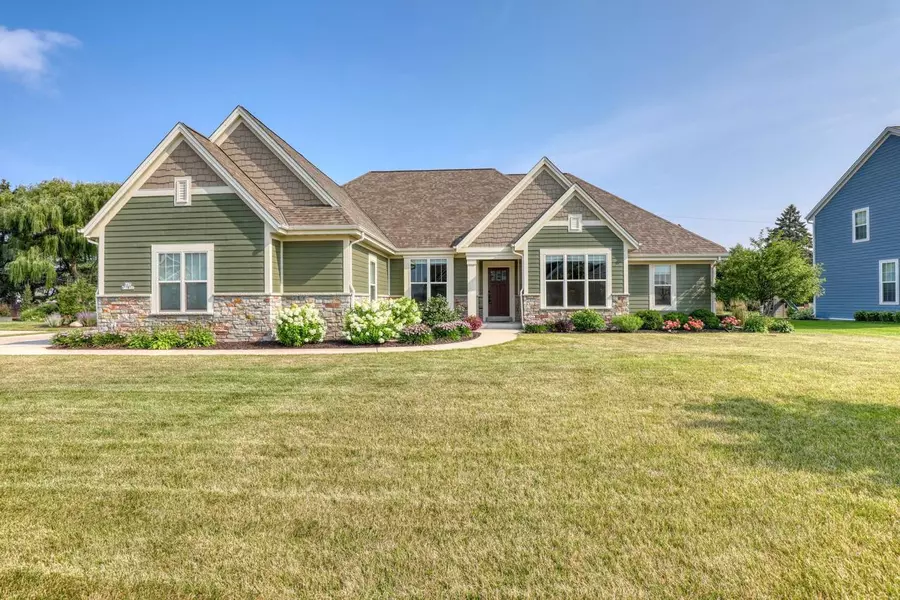 N67W15832 Tamarack TRAIL, Menomonee Falls, WI 53051