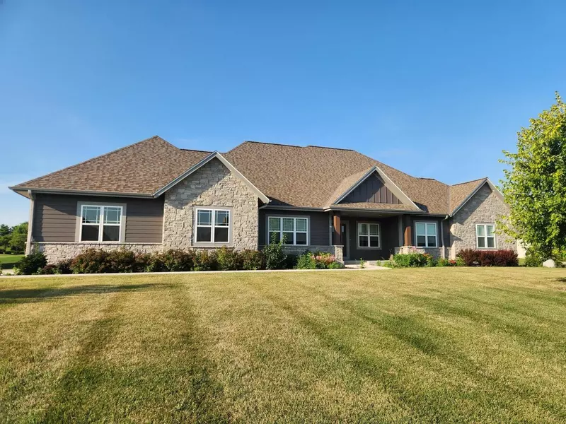 W229N3655 Sterling COURT, Pewaukee, WI 53072