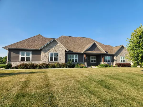 W229N3655 Sterling COURT, Pewaukee, WI 53072