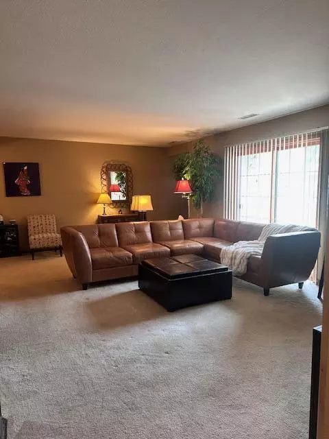 Pewaukee, WI 53072,W240N2532 E Parkway Meadow CIRCLE #4