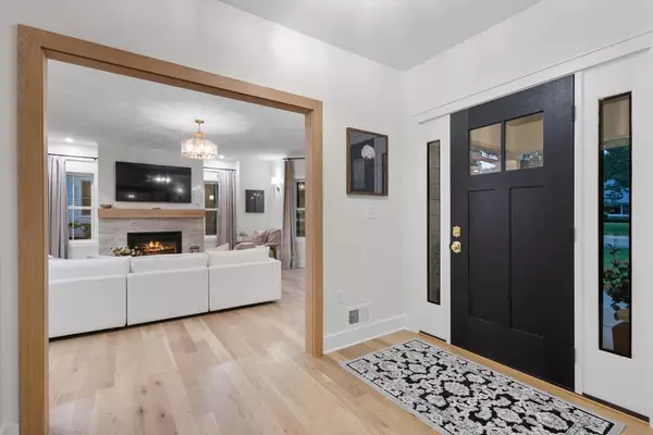 Fox Point, WI 53217,8313 N Links WAY