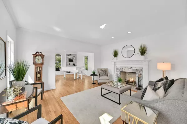 Mequon, WI 53092,200 E Ravine DRIVE