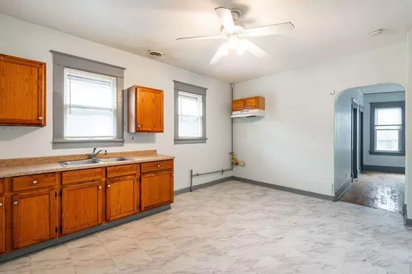 Milwaukee, WI 53215,2558 S 6th STREET #2558 A