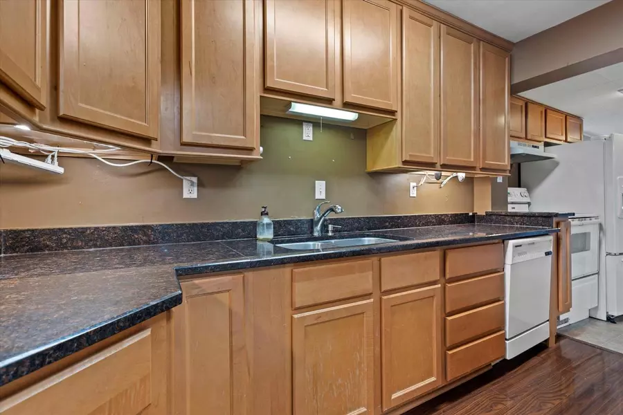 5006 N Port Washington ROAD, Glendale, WI 53217