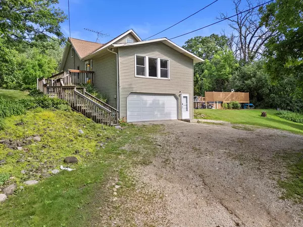 8020 Ridgeway DRIVE, Burlington, WI 53105