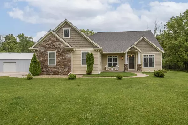 264 S Lapham Peak ROAD, Delafield, WI 53018