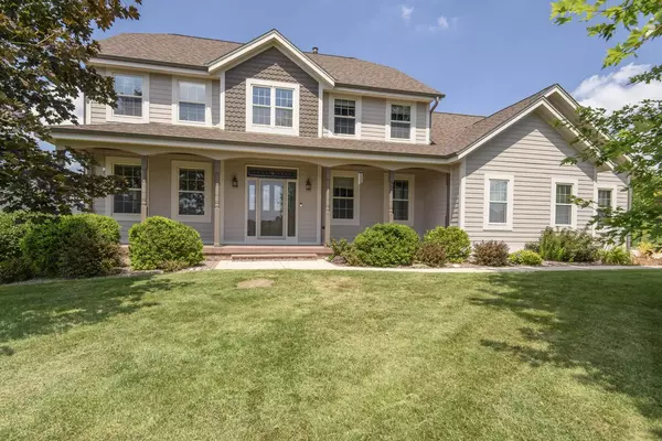 N66W34306 Primrose CIRCLE, Oconomowoc, WI 53066