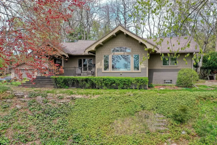 N40W27836 Glacier ROAD, Pewaukee, WI 53072