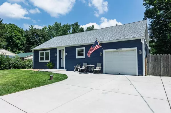 Pewaukee, WI 53072,W277N1606 Lakeview DRIVE