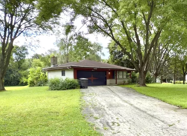 S56W29541 Roanoke DRIVE, Waukesha, WI 53189