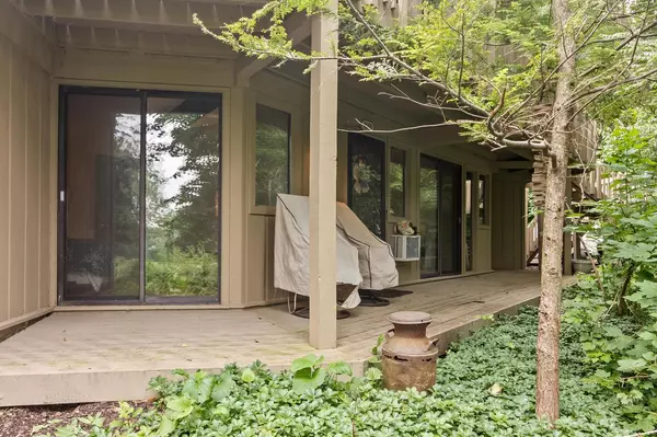 Fontana, WI 53125,404 Deerpath W #D