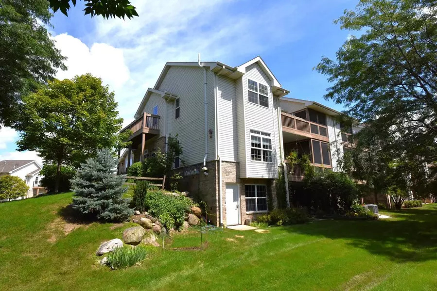 9233 S 51st STREET, Franklin, WI 53132