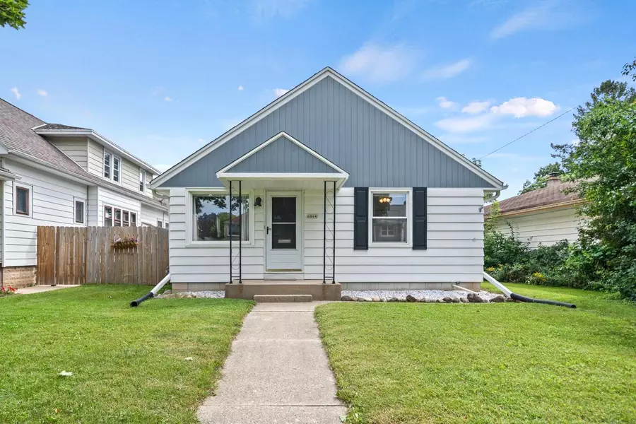 4864 N Mohawk AVENUE, Glendale, WI 53217