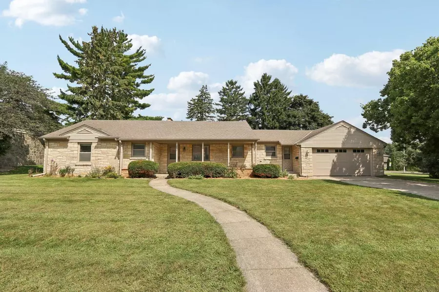 222 W Prospect STREET, Hartford, WI 53027