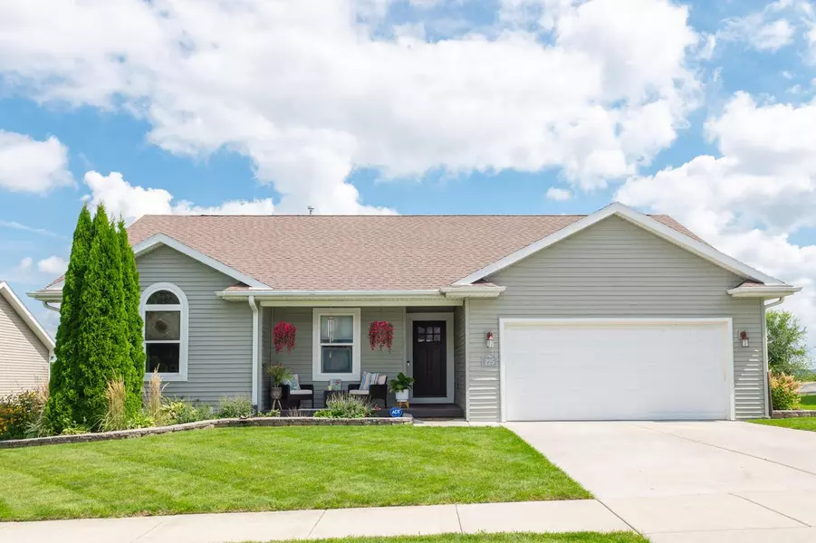 225 S Maple LANE, Whitewater, WI 53190
