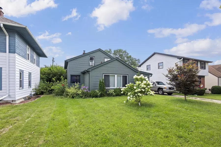 824 S 109th STREET, West Allis, WI 53214