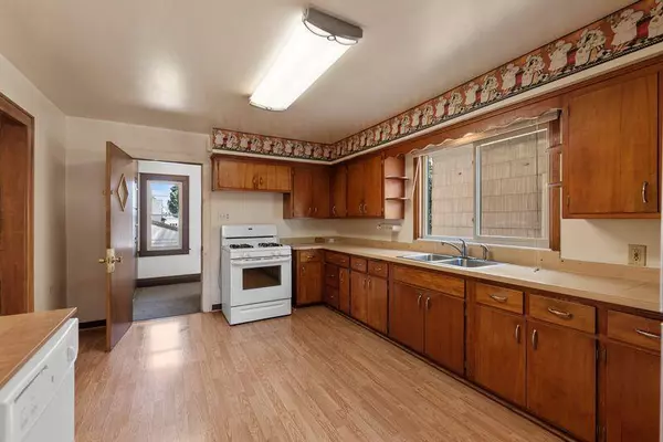 West Allis, WI 53214,964 S 61st STREET #A