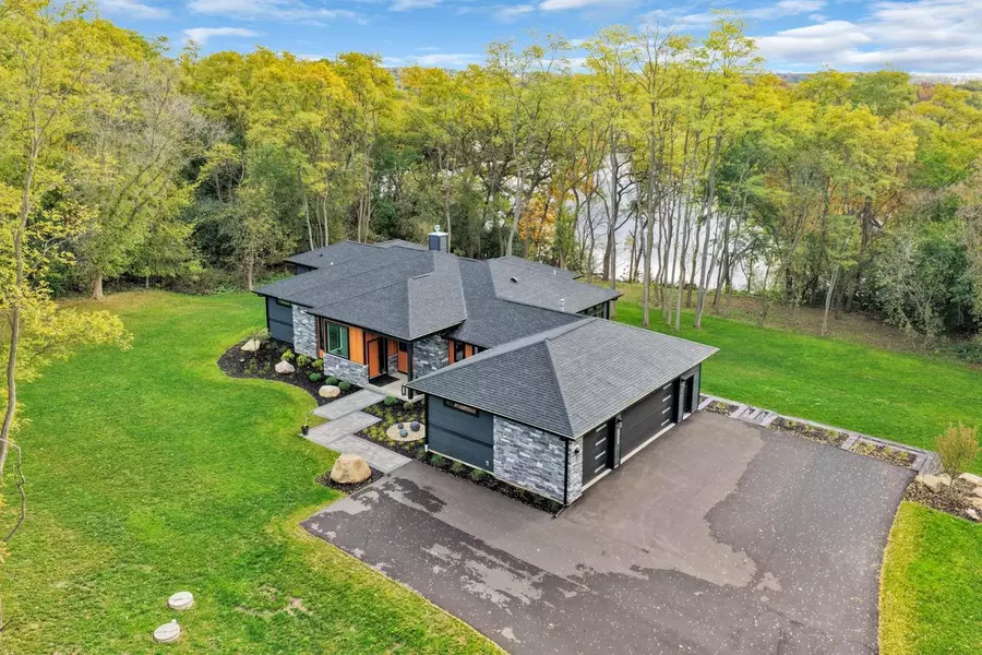 815 N English Settlement AVENUE, Burlington, WI 53105