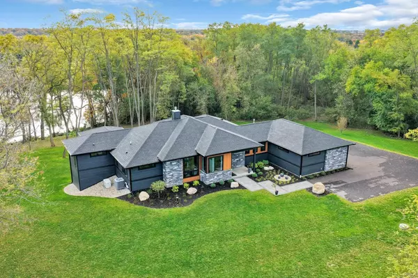 815 N English Settlement AVENUE, Burlington, WI 53105