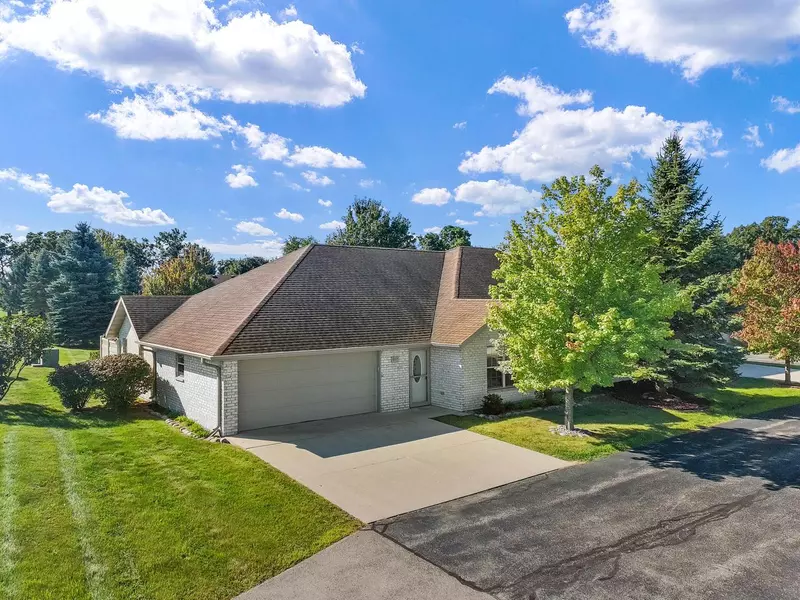 807 Ryan LANE, Elkhorn, WI 53121
