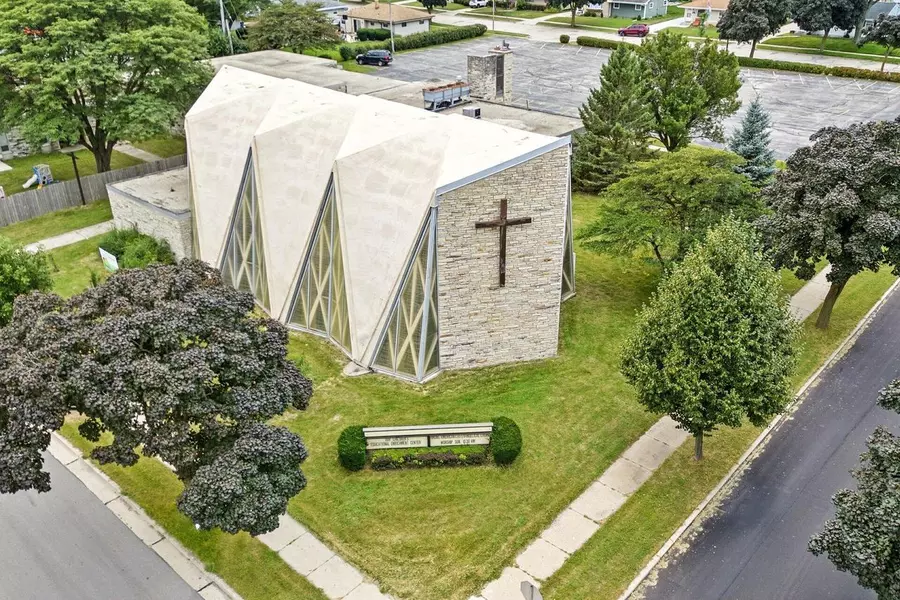 3301 S 76th STREET, Milwaukee, WI 53219