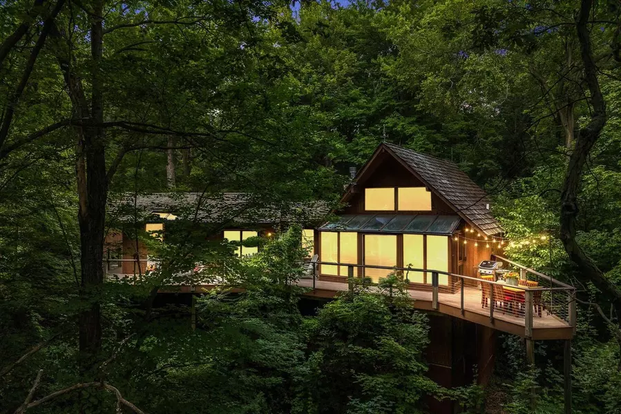 N6692 Upper Shorewood Hills ROAD, Lake Mills, WI 53551