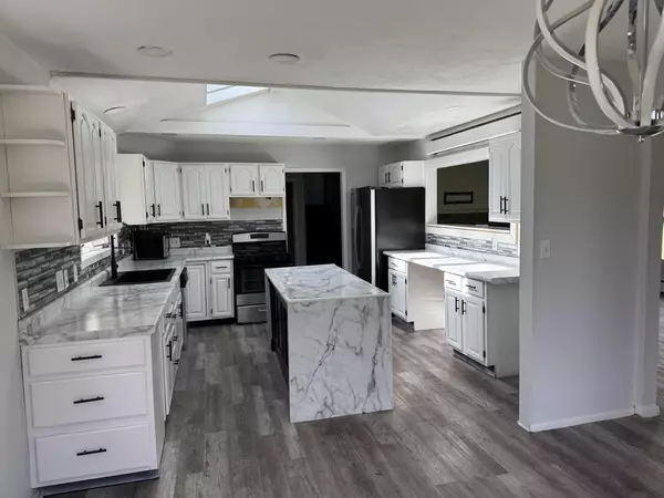 Mequon, WI 53092,114 W Mequon ROAD