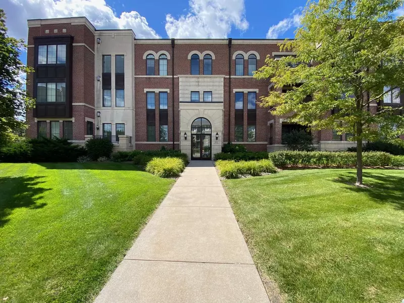 19155 Thomson DRIVE #304, Brookfield, WI 53045